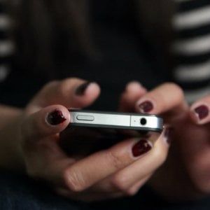Messaggi hot alla ex allieva tredicenne, a giudizio per adescamento professore di Caluso