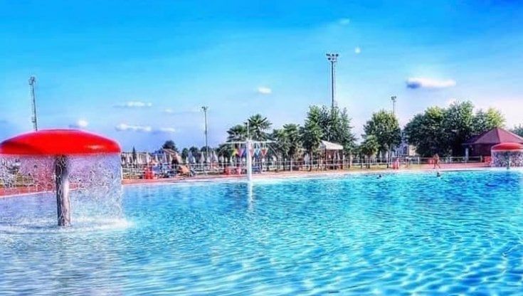 Orbassano, sedicenne rischia di annegare nella piscina dell'Acquapark: coma farmacologico