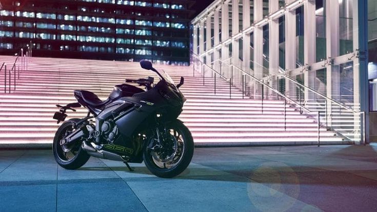 Triumph Daytona 660, a volte ritornano: ecco la nuova versione dell’icona inglese