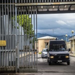 Bergamo, porta al compagno in carcere due mortadelle 'farcite' con l'hashish e un cellulare