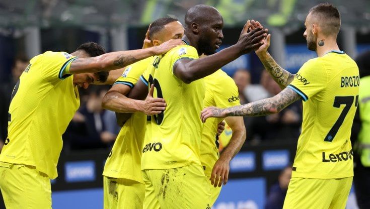 Inter-Sassuolo 4-2: doppietta di Lukaku, i nerazzurri agganciano la Juve