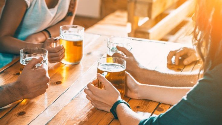 Gli amanti della birra guidano la ripartenza dei consumi fuori casa 