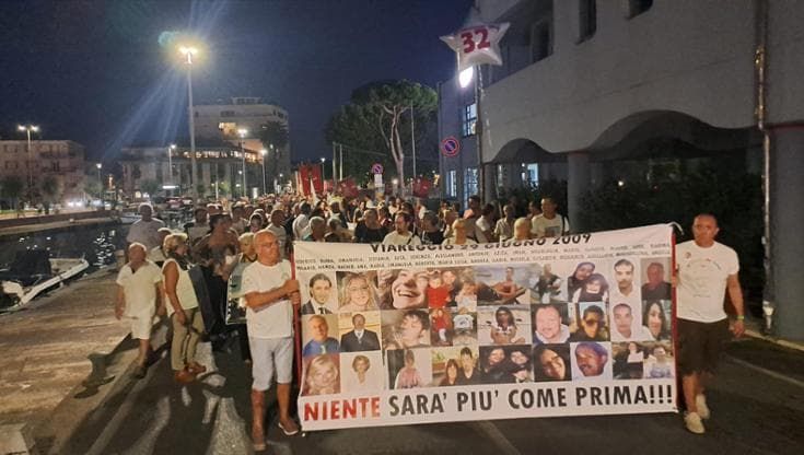La marcia di Viareggio per ricordare la strage: “Finalmente giustizia è fatta”
