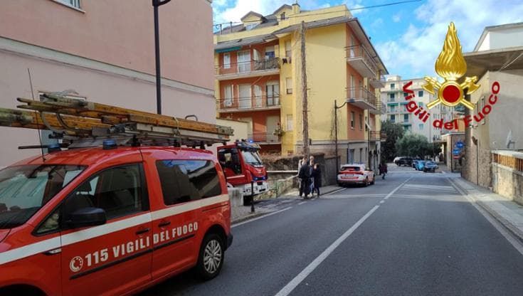 Incendio in appartamento a Cogoleto, muore 92enne