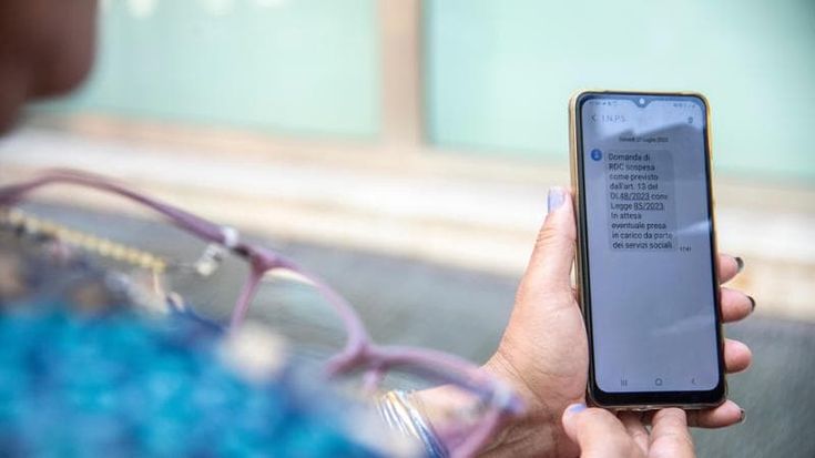 “Ci tolgono il Reddito senza darci lavoro”. Nella periferia di Bari che tifava Meloni