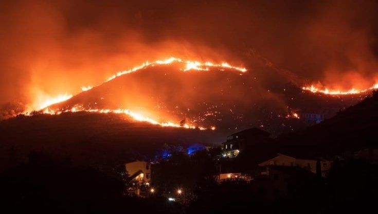 Fiamme a San Martino delle Scale, residenti in strada