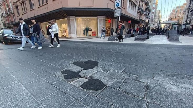 In via Sparano torna il cantiere: nel salotto di Bari si rimettono a posto le basole dissestate