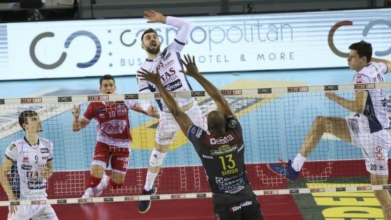 Volley, semifinali Supercoppa: vincono Trento e Perugia, niente Arena di Verona per la finale