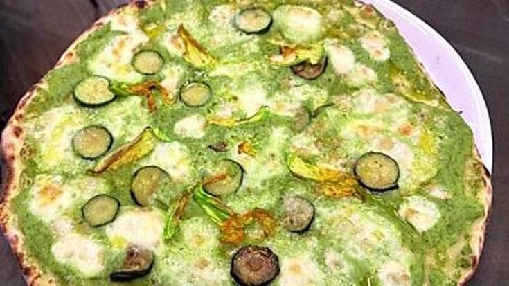 Pizza romana che convince una purista della napoletana