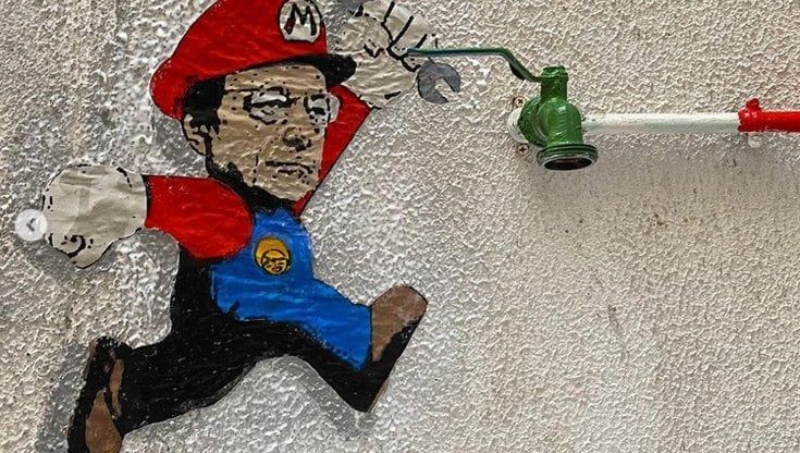 Super Mario Draghi, in una via di Barcellona il murale di TvBoy sul presidente incaricato