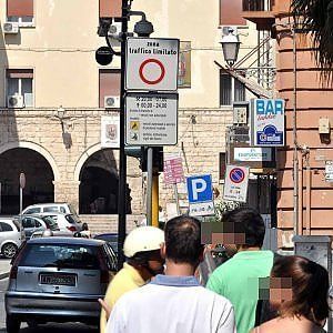 Bari, il test per le giovani leve dei clan: rubare le bottiglie di liquore dei pub