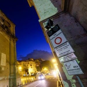 Palermo, il Consiglio comunale boccia la Ztl. Si spacca anche la maggioranza