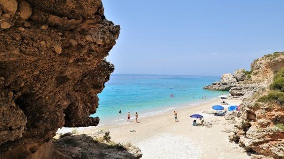 Vacanze low cost, italiani stregati dall'Albania: "Qui con 30 euro si dorme in albergo e con 10 si cena"