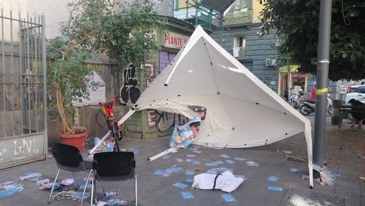 Napoli, vandalizzato il gazebo di Di Maio a Forcella. Identificato un uomo