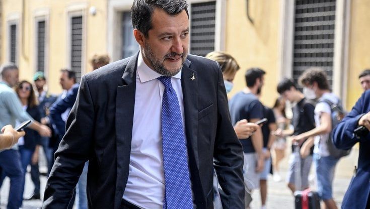 Salvini: "Le varianti come reazione al vaccino". La replica degli esperti: "Ognuno parli di quello che sa"