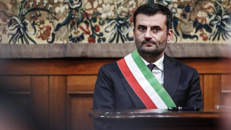 Afghanistan, Decaro: “Apriamo le porte ma distribuiamo i profughi con equità” 