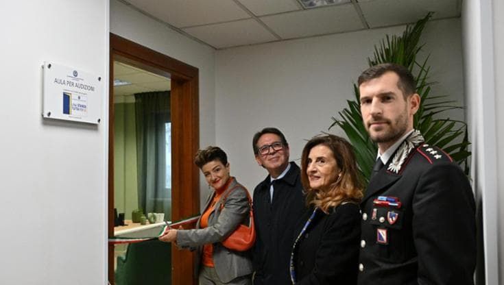 Inaugurata a Bagnoli la stanza per le donne vittime di violenza nella caserma dei carabinieri