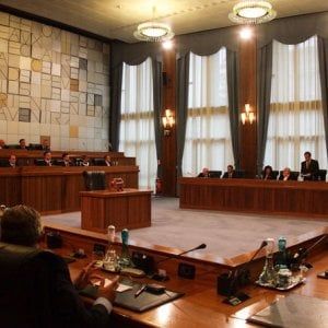 Sagre, biglietti aerei e gioielli, le spese pazze dei consiglieri regionali valdostani