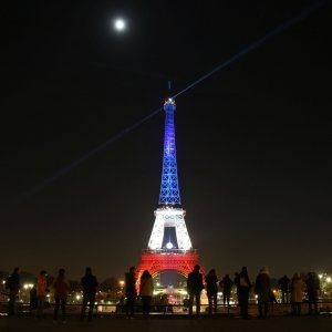 Pierre Nora: "Il tricolore e Les Invalides, la Francia torna ai suoi simboli"