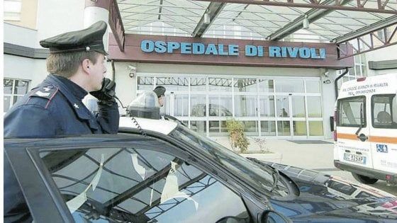 Rivoli, sedato sull'ambulanza muore. La moglie: "Stava bene, è un caso Soldi bis"