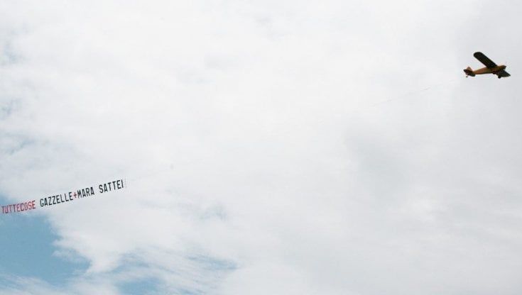 "Tuttecose", in volo sulle spiagge il nuovo singolo di Gazzelle e Mara Sattei 