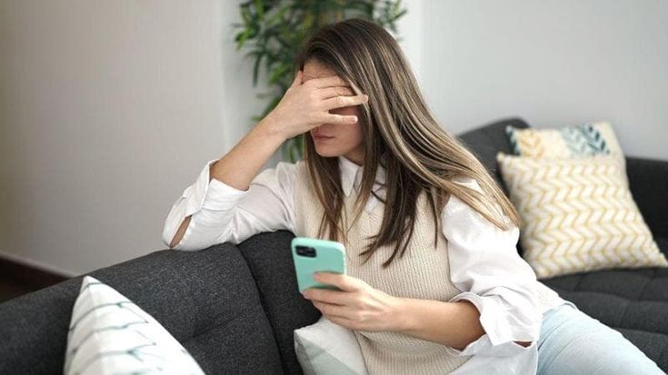 Il centralino va in tilt e Ikea ‘stalkerizza’ una cliente al telefono: “Decine di chiamate dai corrieri delle consegne a cui danno per errore il mio numero”