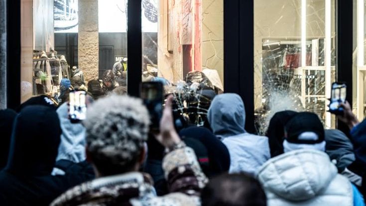 Guerriglia a Milano, Sala: “Le tensioni non sono finite, non è tempo di cercare voti"