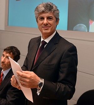 Il mercato premia Telecom.<br />Patuano rinuncia al bonus