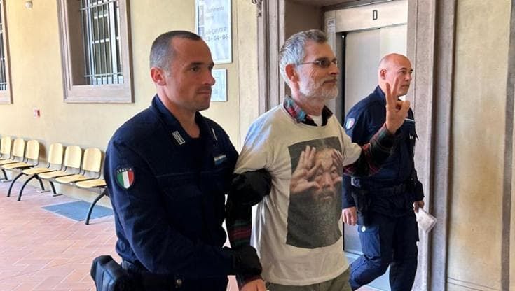 Distrusse un’opera di Ai Weiwei a Bologna, condannato a 1 anno e 4 mesi. “L’ho fatto per lui”
