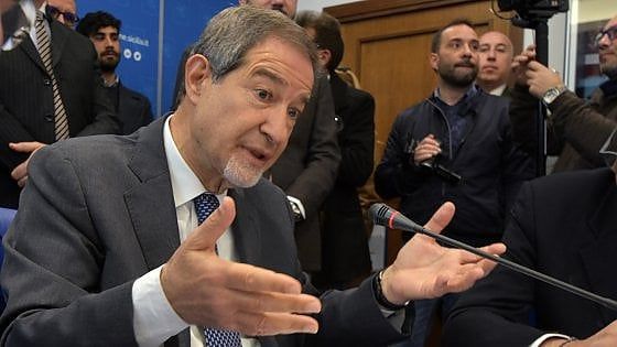 Virus, parla Musumeci: "Meglio che chi vive nella zona gialla non venga in Sicilia"