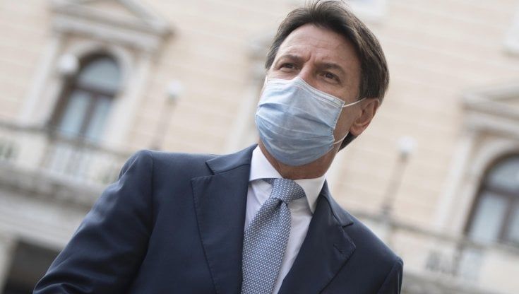 Speranza alle Regioni: "Stop polemiche. Senza interventi il personale sanitario non reggerà". Conte: "Non diamo schiaffi"