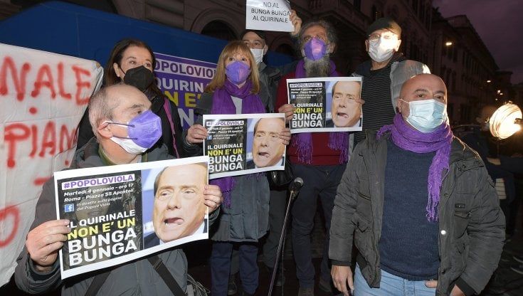 Quirinale, il Popolo Viola in piazza contro Berlusconi: "Il Colle non è un Bunga Bunga"