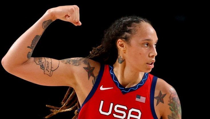Brittney Griner riappare in tribunale a Mosca dopo l'arresto: altri due mesi in prigione