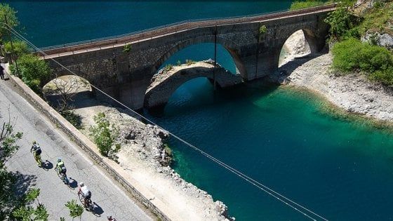 La Granfondo nel Parco è diventata grande: centinaia nella natura insieme all’Orso in bici