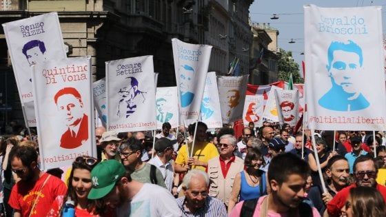 Il 25 aprile di Milano tra mostre virtuali, celebrazioni senza piazze e fiori per 400 partigiani