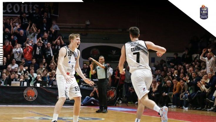 Basket, Tortona sorprende la Virtus Bologna e sale a -2 dalla vetta