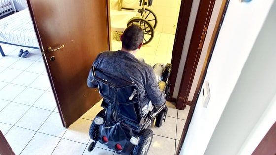 Torino, la denuncia di Maurizio: "Io, ostaggio in carrozzina della casa Atc"