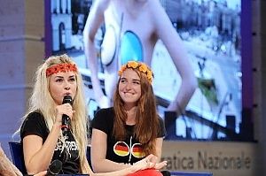 Le Femen alla festa Pd<br /> "Nude per farci ascoltare"