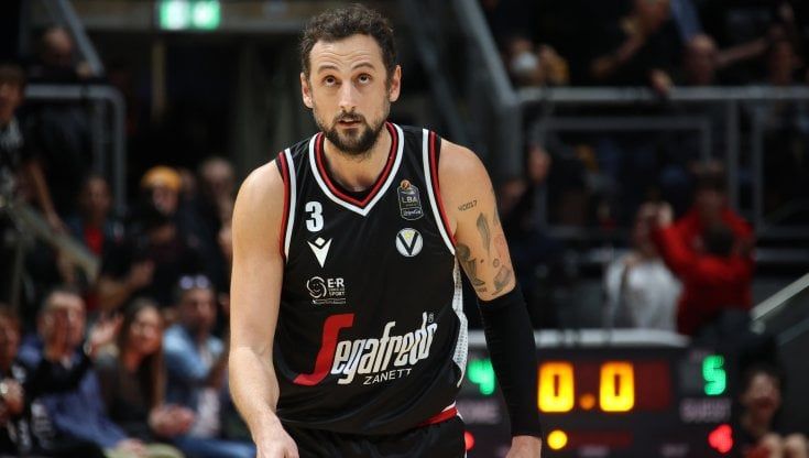 Basket, la Virtus Bologna fa nove su nove. Milano vince a Sassari con un parziale di 32-0