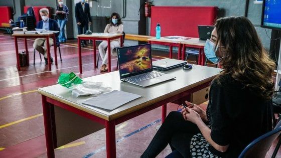 Scuola, boom di domande ai concorsi: mezzo milione di precari e neo laureati sogna la cattedra