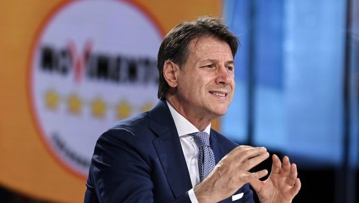 Conte-Grillo, l'ex premier al bivio; sfiduciare Beppe o fare un suo partito