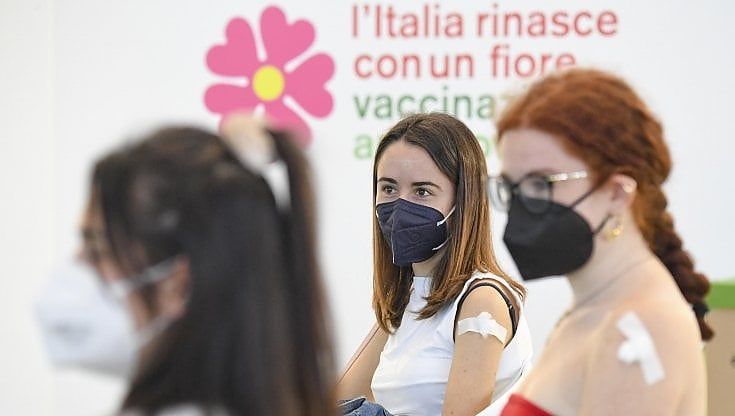 Domande e risposte: casi di trombosi rare. C’è una segnalazione ogni 100 mila iniezioni