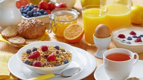 Addio a biscotti e merendine, la colazione diventa salutista