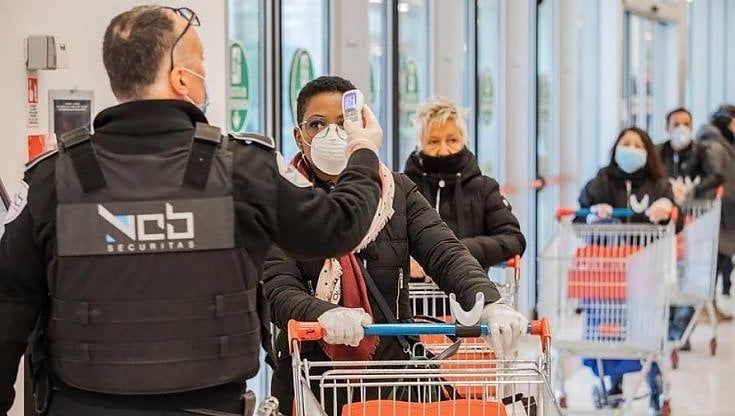 Covid, Piemonte "zona arancione" da domenica: oggi è ancora giallo, ultimo giorno con bar e ristoranti aperti 