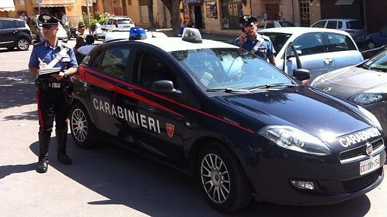 Lecce, sesso con un ragazzino in cambio di regali: 57enne arrestato grazie agli amici della vittima