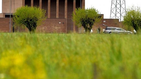 Feretri in attesa e 20 ore di lavoro al giorno: l'emergenza Covid vista da Valera 