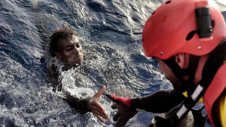 Migranti, se li si aiuta, secondo l’Ue si diventa automaticamente criminali