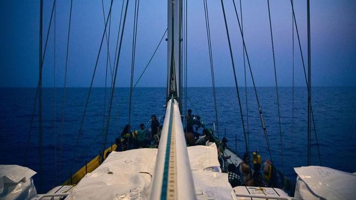 Migranti, Humanity raddoppia e con la sua seconda nave salva 71 persone: “Contrastiamo l’ecatombe”