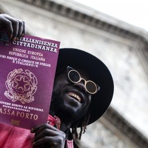 Gian Carlo Perego: "Così la classe politica si inchina ai prepotenti"