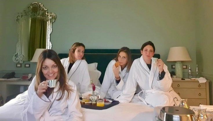 Roma, cena al ristorante, aperitivo e selfie. Quattro amiche e la "staycation" 